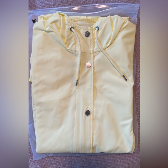 NWT RAINS Curve Women’s Rain Jacket in Straw Yellow Small - Picture 14 of 14